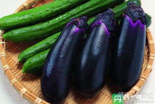 黑茄瓜要去皮吗怎么吃,黑茄瓜去皮技巧与美味食用方法解析