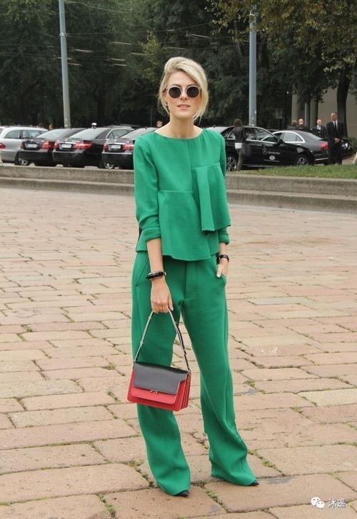 绿色毛衣明星网红搭配,明星网红的时尚搭配秘籍